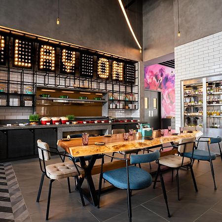 Отель Moxy Bengaluru Airport Prestige Tech Cloud Devanahalli Экстерьер фото