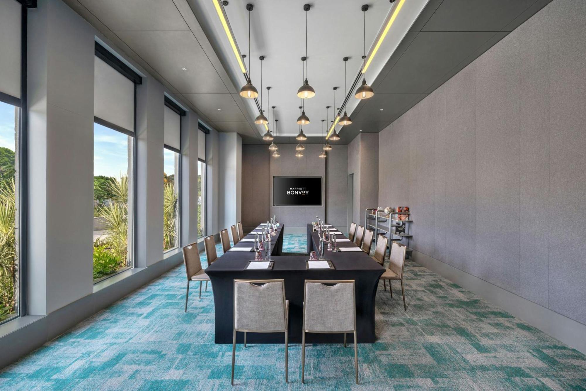Отель Moxy Bengaluru Airport Prestige Tech Cloud Devanahalli Экстерьер фото