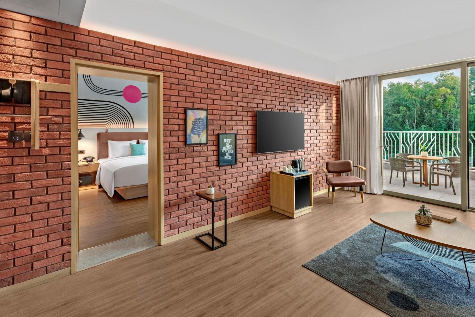 Отель Moxy Bengaluru Airport Prestige Tech Cloud Devanahalli Экстерьер фото