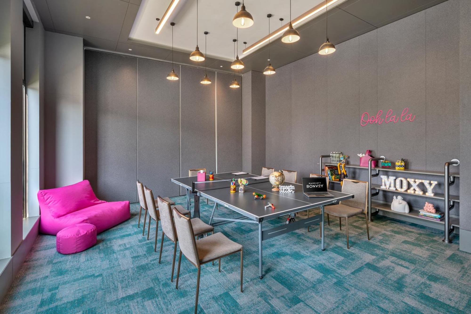 Отель Moxy Bengaluru Airport Prestige Tech Cloud Devanahalli Экстерьер фото