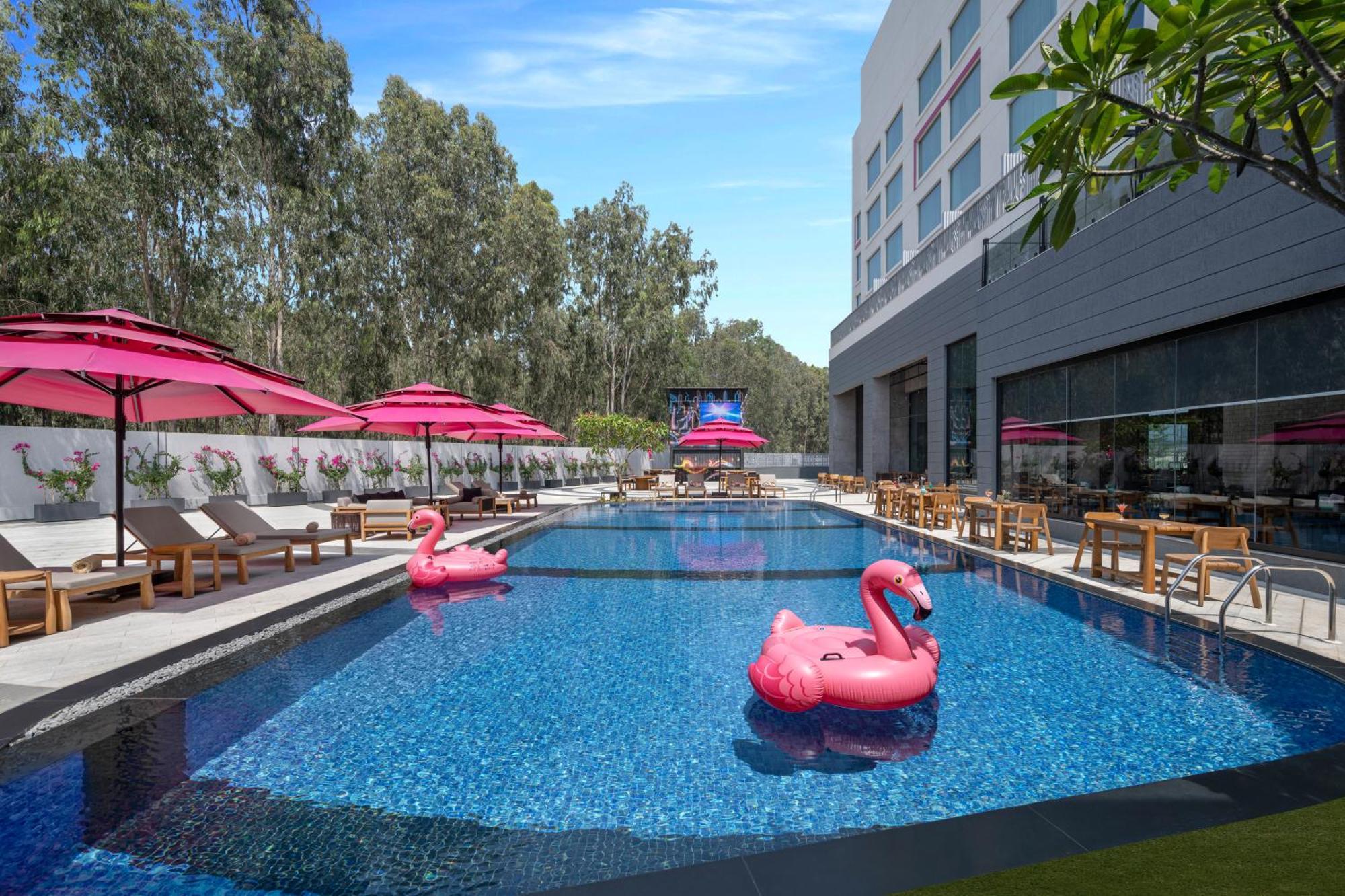 Отель Moxy Bengaluru Airport Prestige Tech Cloud Devanahalli Экстерьер фото