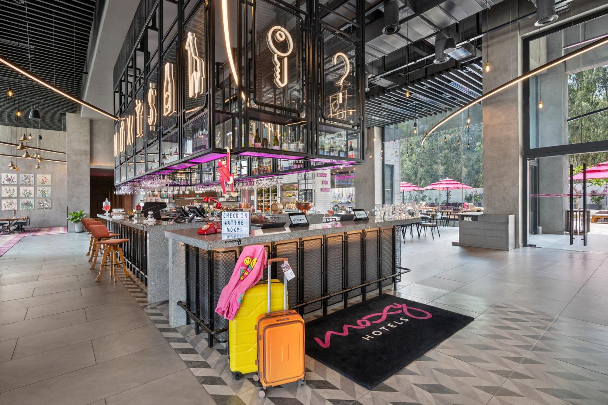 Отель Moxy Bengaluru Airport Prestige Tech Cloud Devanahalli Экстерьер фото