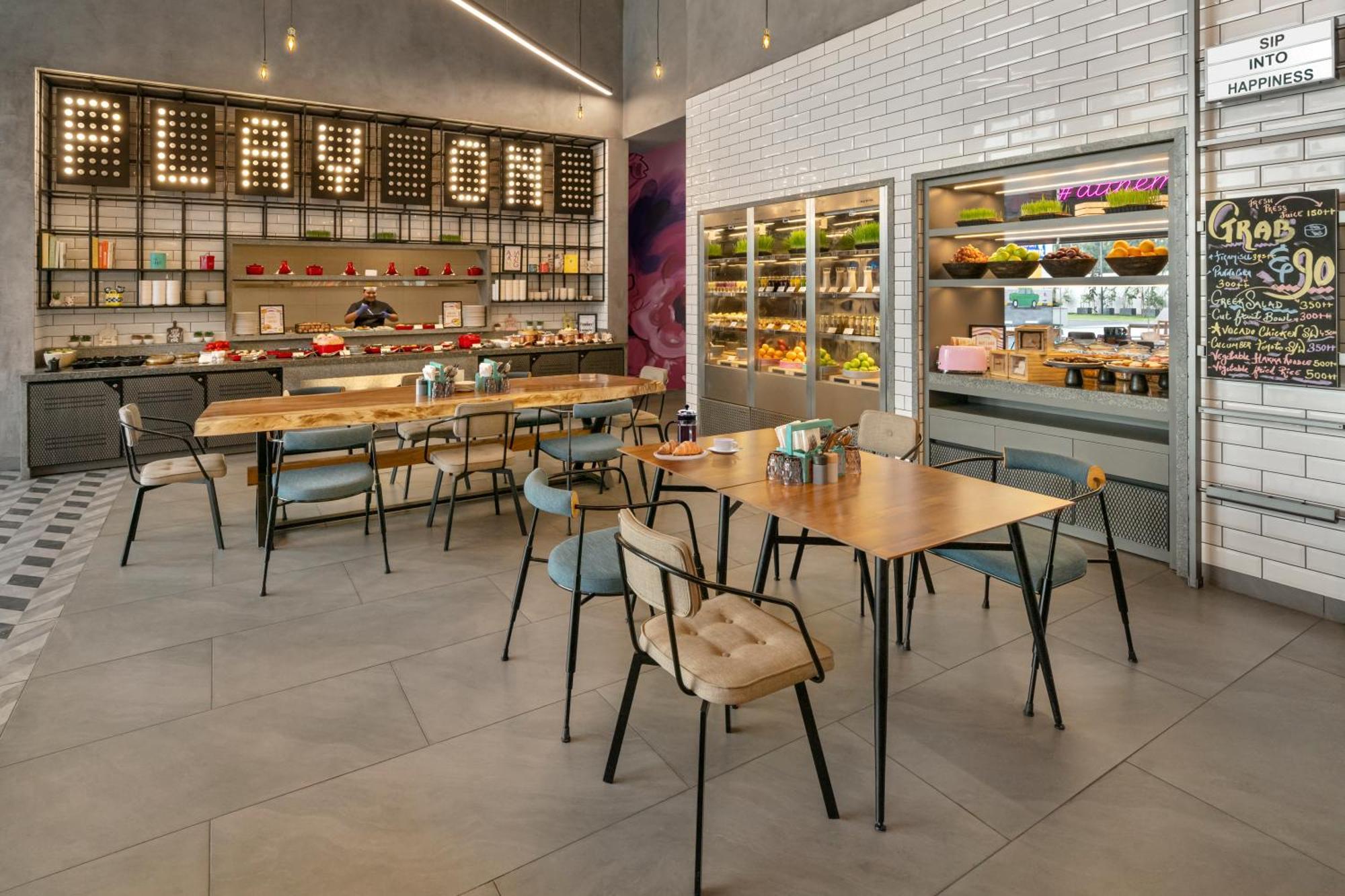Отель Moxy Bengaluru Airport Prestige Tech Cloud Devanahalli Экстерьер фото