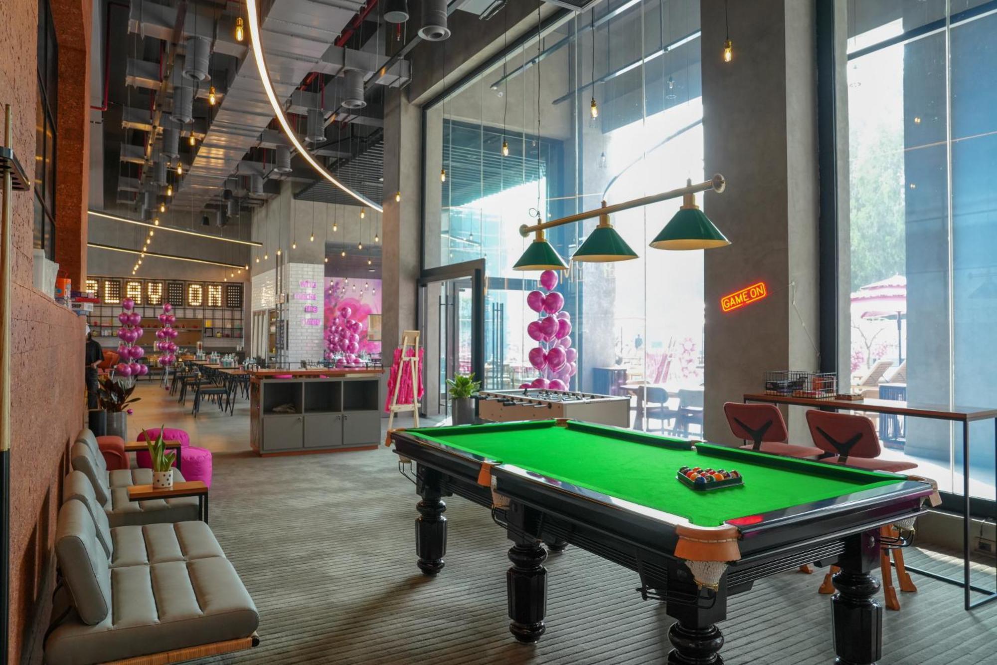 Отель Moxy Bengaluru Airport Prestige Tech Cloud Devanahalli Экстерьер фото