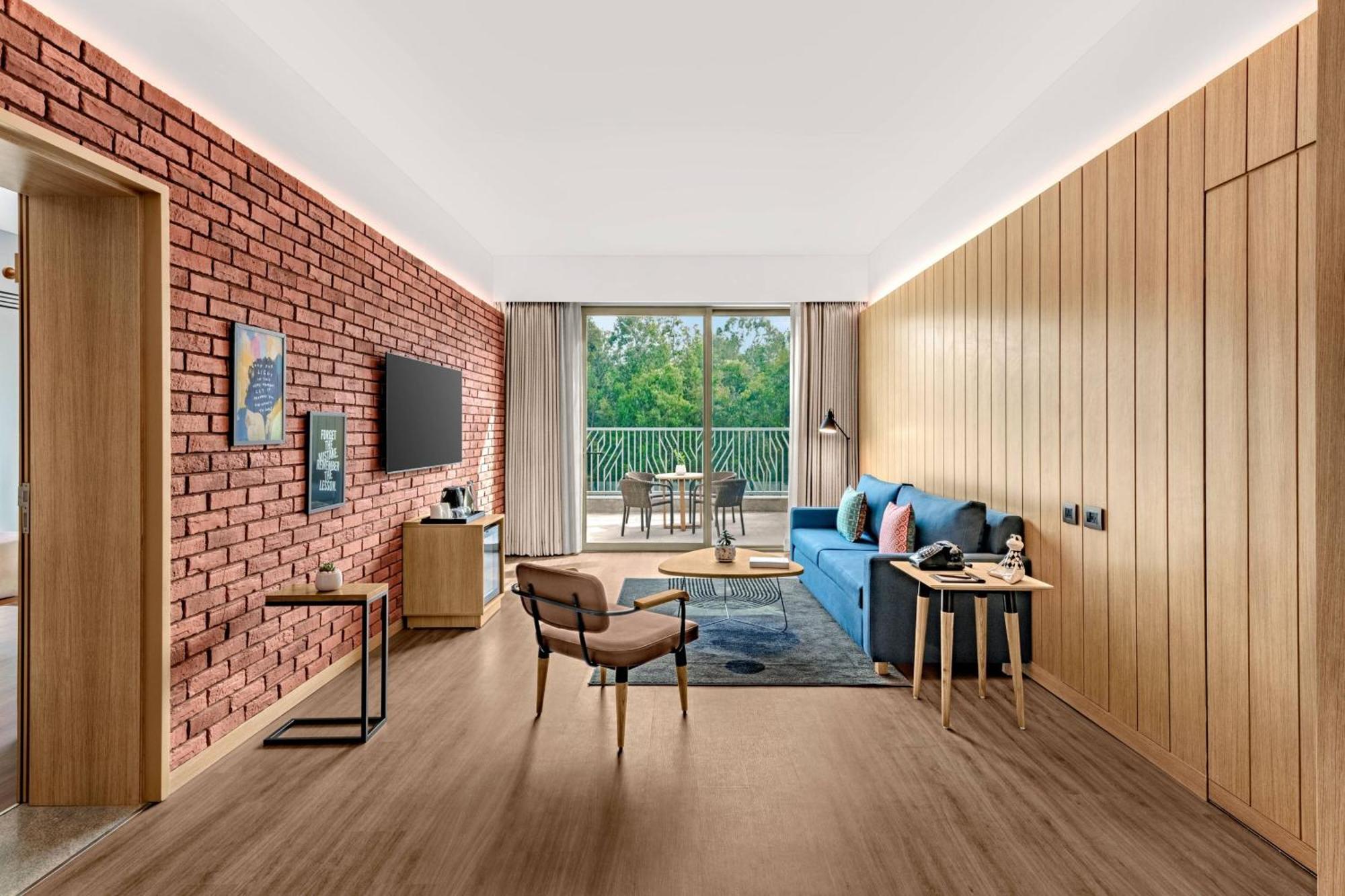 Отель Moxy Bengaluru Airport Prestige Tech Cloud Devanahalli Экстерьер фото